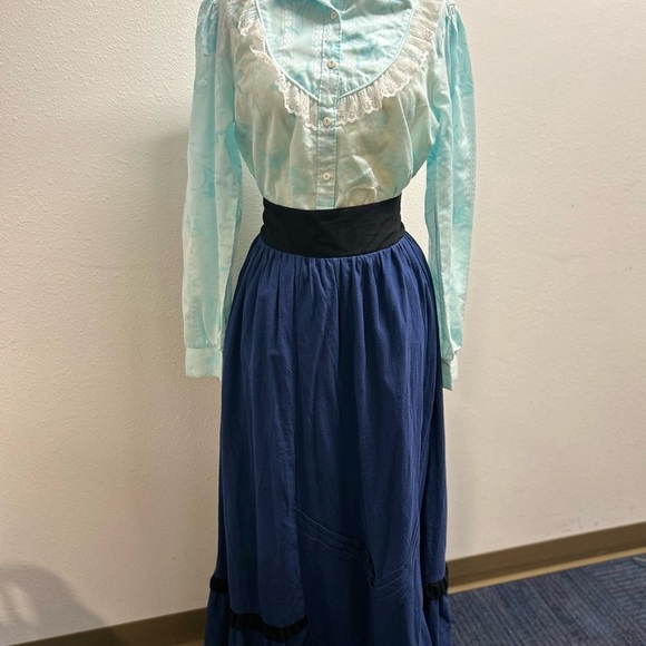 Stage West vintage ruffled western button down - Picture 2 of 7